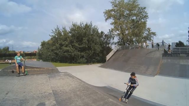 random kick scooter tricks - скейтпарк Алтуфьево 20170814 смотреть онлайн