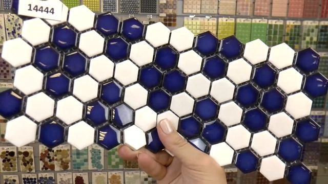 Бело-синяя глянцевая шестиугольная мозаика из керамики смотреть онлайн