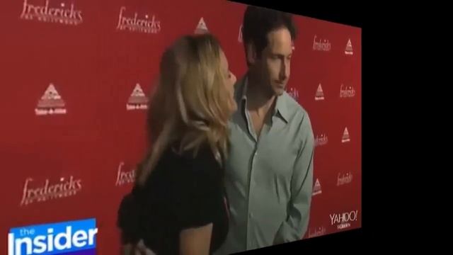Gillian Anderson and David Duchovny snogger video Джиллиан Андерсон и Дэвид Духовны смотреть онлайн