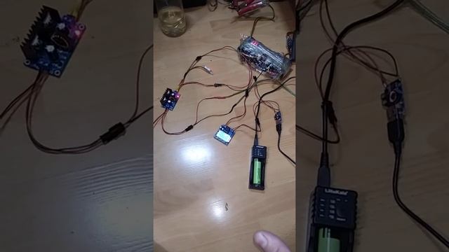 Домашняя электростанция на 2 простых контроллерах. смотреть онлайн