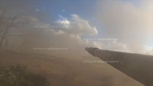 Мощное видео работы танка под градом из FPV-дронов смотреть онлайн