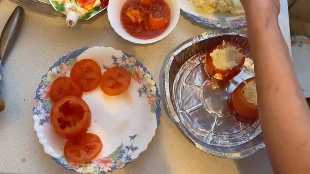 фаршированные помидоры запечённые и с соусом и гренками #рецепты #готовимдома #вкусно смотреть онлайн
