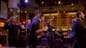 ШОУ ПОЮЩИХ ОФИЦИАНТОВ в ресторане "Рибай" (Санкт-Петербург). Как обслуживают официанты! ?