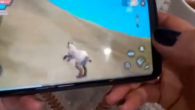 Учу маму играть в игру мир диких живитных смотреть онлайн