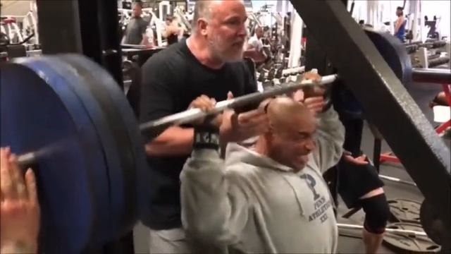 Kevin Levrone Hits Pr Shoulder Press!! смотреть онлайн