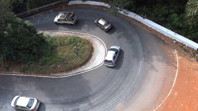 crazy honking horns of cars in India // бешеный гудок индийской машины смотреть онлайн