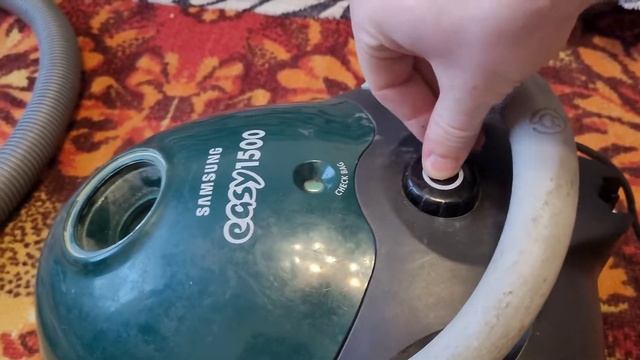 Перестала работать кнопка включения на пылесосе Samsung Easy1500. Быстрый, беспалевный ремонт. смотреть онлайн