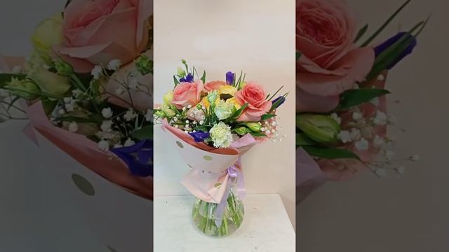 букет с розами и ирисами смотреть онлайн