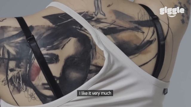 Koreans Meet A Girl Covered with TattoosㅣGIGGLE смотреть онлайн