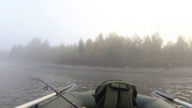 Щука ломает спиннинг! Рыбалка с лодки на тюльку смотреть онлайн