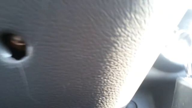 Стук в салоне