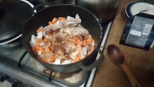 Готовим в казане- греча со свининой- "плов" по- русски. смотреть онлайн