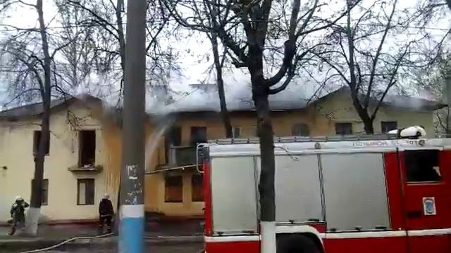 Пожар в доме по ул. Димитрова. 27.04.2018 ( Брянск ) смотреть онлайн