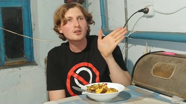 Готовлю омлет из просроченных продуктов и рассказываю истории (15 минут готовлю , пол часа говорю)