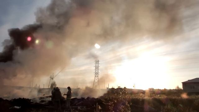 Пожар на не большой свалке смотреть онлайн