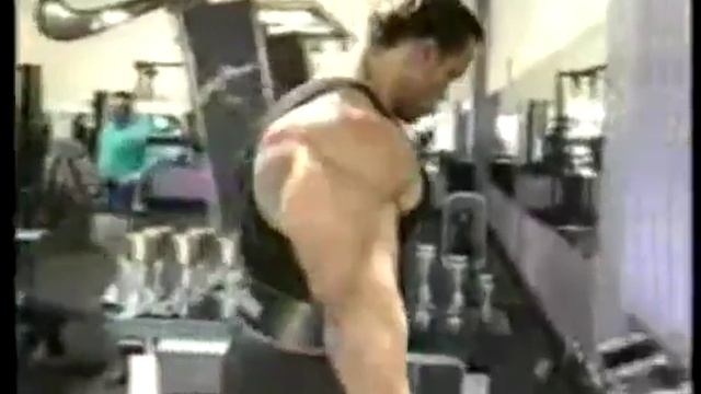 Лучшие упражнения на бицепс Ронни Колеман( Ronnie Coleman) смотреть онлайн