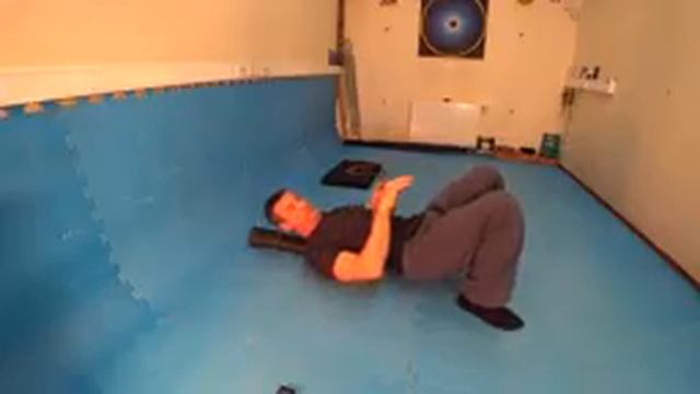 Коррекция грудного и поясничного отделов позвоночника. Последовательность упражнений на валике.