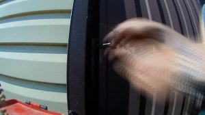 как смазать петли на ворота не снимая