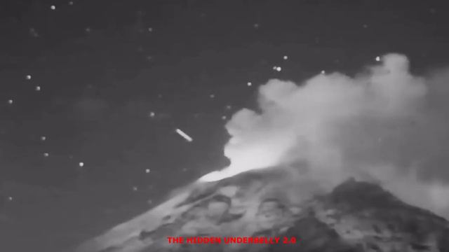 UFO Spotted Entering The Crater Of Popocatepetl Volcano In Mexico. March 29, 2023 смотреть онлайн