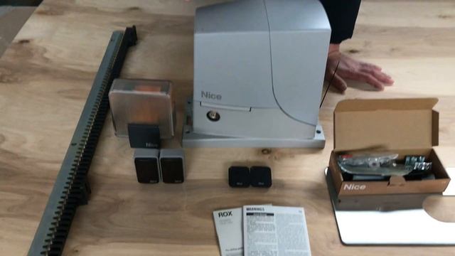 Краткий обзор комплектации привода для откатных ворот Nice ROX600 смотреть онлайн