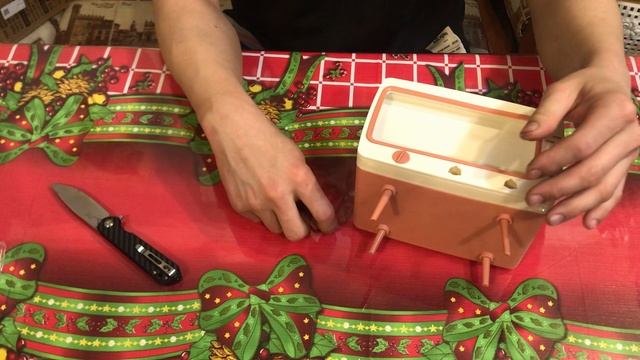 Прикольная подставка под телефон, телевизор салфетница. смотреть онлайн