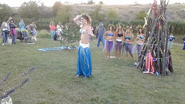 Восточный танец с крыльями. Diana Senina. Ballydance . Праздник Ивана -Купала смотреть онлайн