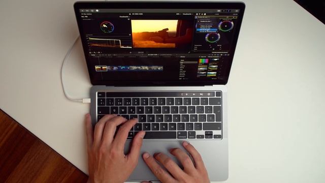 ? MacBook Pro M2 vs Editor de vídeo ¿MERECE LA PENA? смотреть онлайн