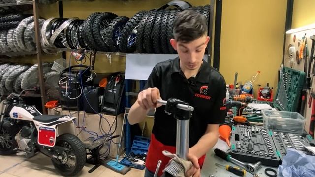 ОБСЛУЖИВАЕМ ВИЛКУ ЭНДУРО! SZC смотреть онлайн