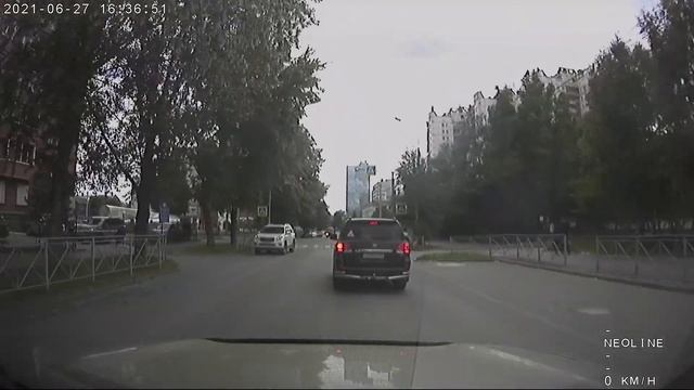 Lexus Lx570 vs Toyota Lc200 проезд лежачих полицейских смотреть онлайн