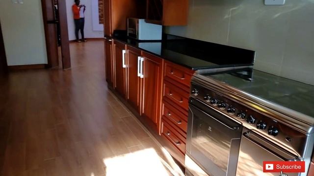 I Visited A Mansion in Kampala? смотреть онлайн