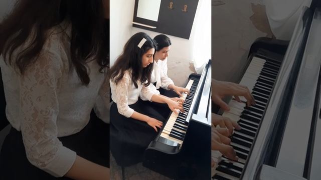 Ф.Амиров-Вальс из оперы Севиль ~Алиева Нургюль(6класс); Алиева Уфуга(7класс) смотреть онлайн