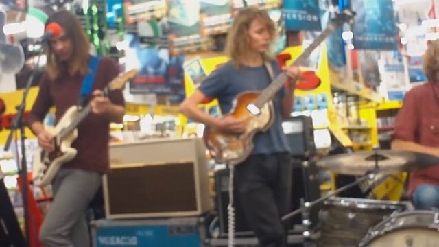 Why Wont You Make Up Your Mind? - Tame Impala - LIVE in JB HIFI Melbourne 22/05/10 смотреть онлайн