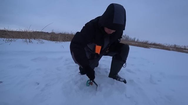 Оставили жерлицы на ночь! Когда начали проверять.. Волосы стали дыбом! смотреть онлайн