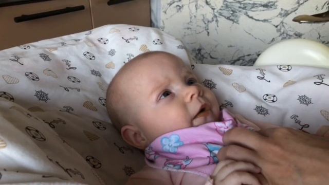 один день молодой мамы/первая ложка кабочка/ плаваем в ванне. смотреть онлайн