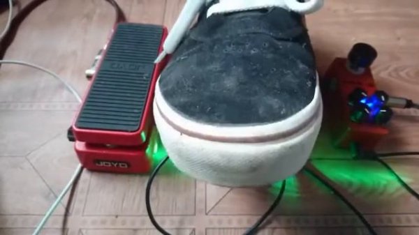 joyo multimode wah and joyo classic wah..(quicktest)