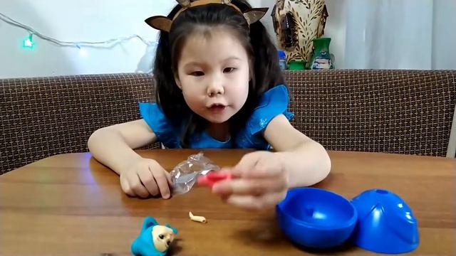 Новогодний ОГРОМНЫЙ КИНДЕР (распаковка)