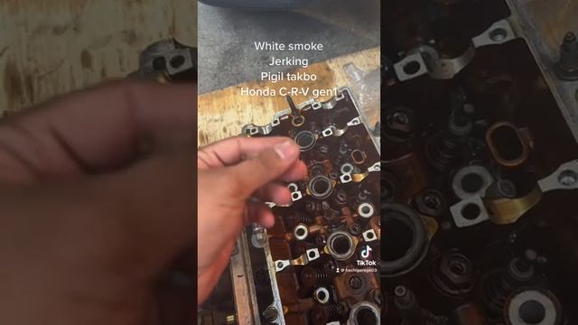 Honda crv 2000 white smoke and idle issue смотреть онлайн