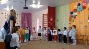 8 марта. Песенка обнималочка про мамочку. Родничок