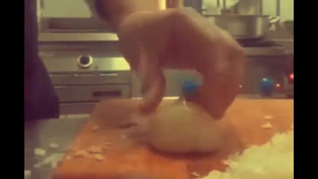 Как нарезать лук за 5 секунд смотреть онлайн
