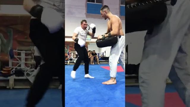 КИКБОКСИНГ РАЗМИНКА В КОНЦЕ ТРЕНИ. смотреть онлайн