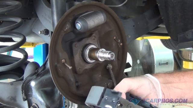 Rear Brake Shoe and Wheel Cylinder Replacement Ford Focus 1999-2005 смотреть онлайн