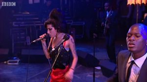 Amy Winehouse - Back To Black (Glastonbury 2007)