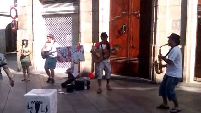 Tocando en calle A coruña THESKARTES смотреть онлайн