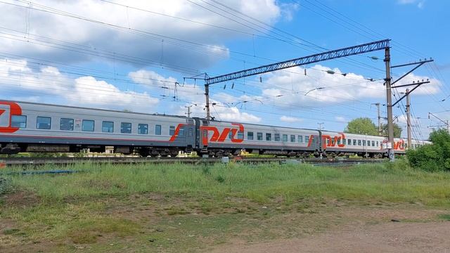 Электровоз ЭП1М-426 со скорым фирменным поездом №059Е Сургут — Москва смотреть онлайн