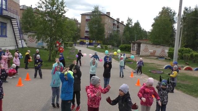 Флешмоб ко Дню Защиты детей (Детский сад № 10) смотреть онлайн