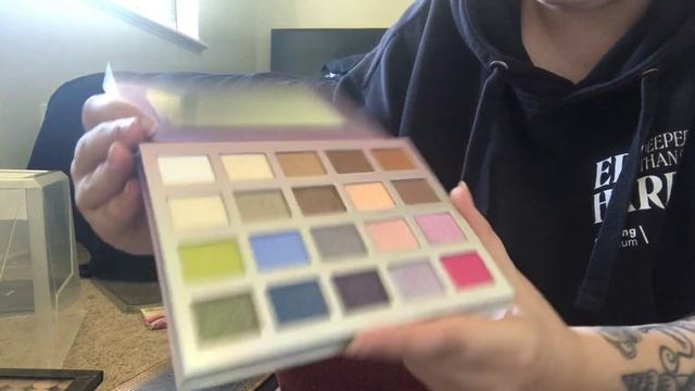 My 2020 Eyeshadow Palette Collection Part 1: What I Packed When Moving! смотреть онлайн