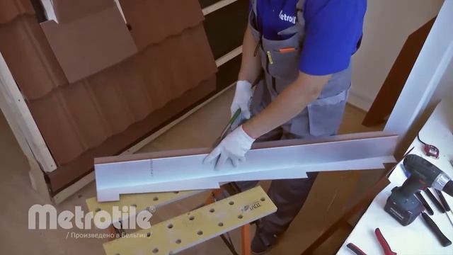 Монтаж черепицы Metrotile к отопительной трубе. Часть 2 из 2 смотреть онлайн