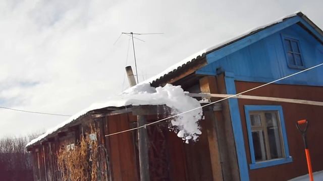 Очистка крыши от снега обратной лопатой/Приспособа для очистки крыши от снега смотреть онлайн