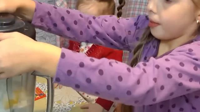 Как мы делали молочный коктейль смотреть онлайн