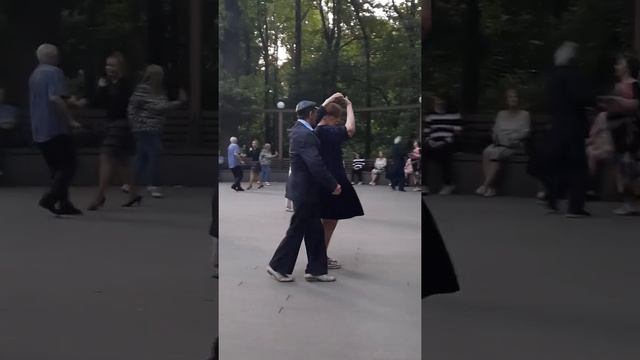 71) Остатки лета ? Эта ночь была волшебна и темна // Танцы в Царицыно 15.07.2022 смотреть онлайн